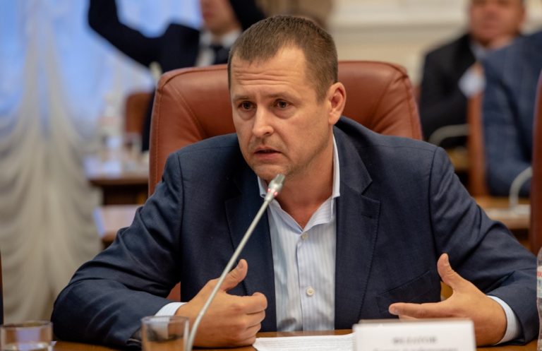 Мер Дніпра, закликав не виходити з укриттів під час «прильотів»