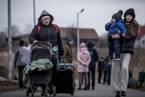 На залізничному вокзалі Дніпра розгорнули пункт обігріву для біженців