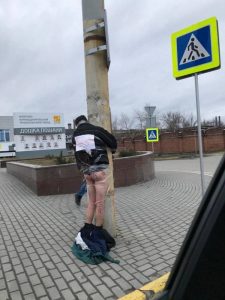 Перший випадок в Україні: помер мародер, якого прив’язали до стовпа