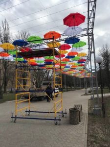На Дніпропетровщині створили алею веселкових парасольок
