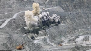 У Дніпропетровській області жителів міста Кривий Ріг попереджають про вибух: подробиці