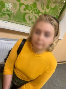 У Дніпрі затримали жінку, яка фотографувала переміщення військової техніки