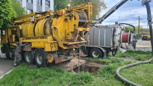 На Дніпропетровщині чистять життєво важливий колектор