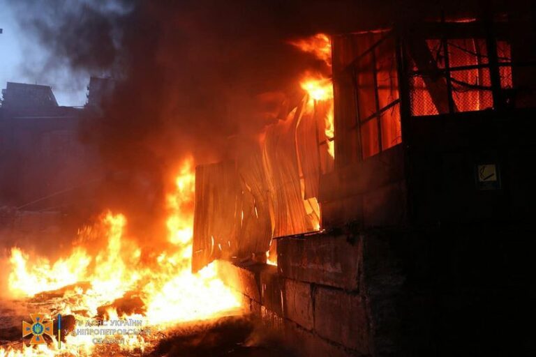 Нічна пожежа у Дніпрі – не атака: роз'яснення від ДСНС