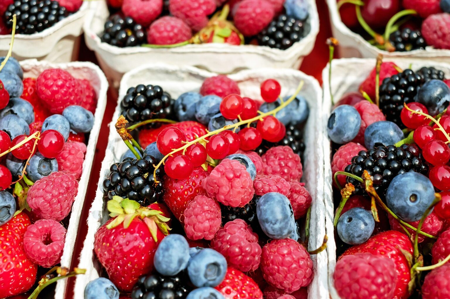 Як правильно заморожувати ягоди: порада, як краще і довше зберігати врожай