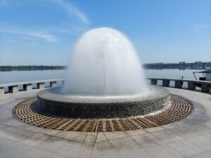 У Дніпрі запустили фонтани: відкрились перші подробиці