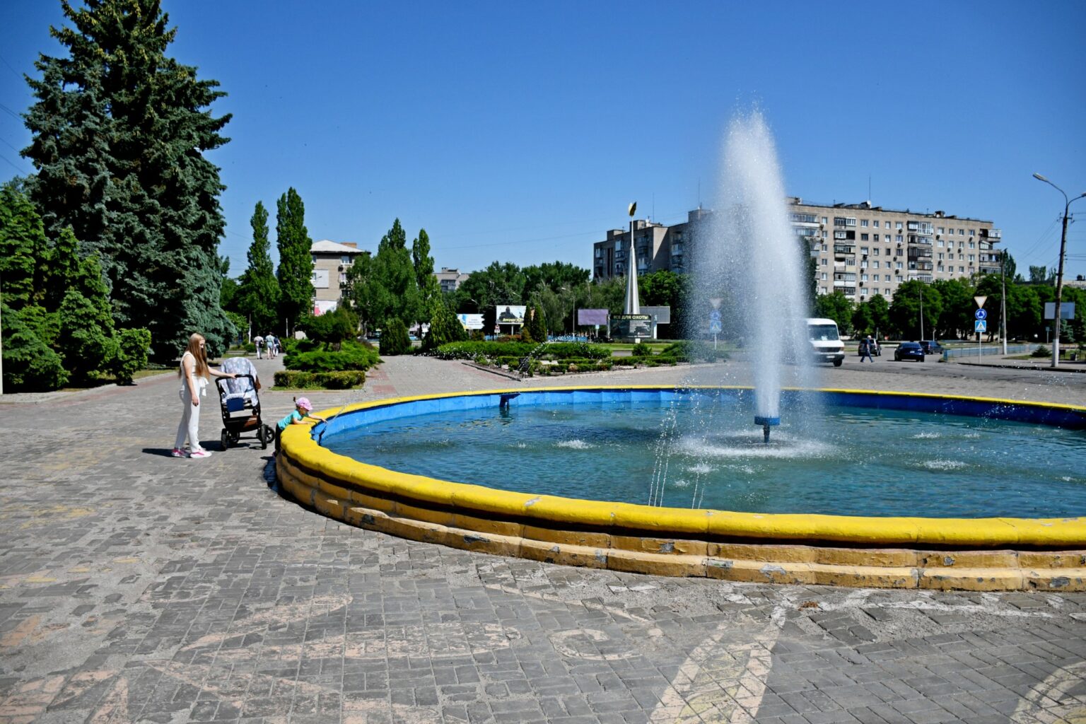 Приємно відпочити у прохолоді: на Дніпропетровщині запрацювали фонтани