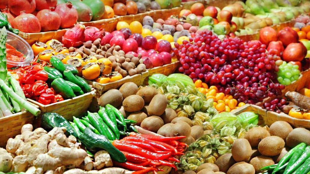 Що буде з цінами на фрукти і овочі влітку та восени: коментар експерта