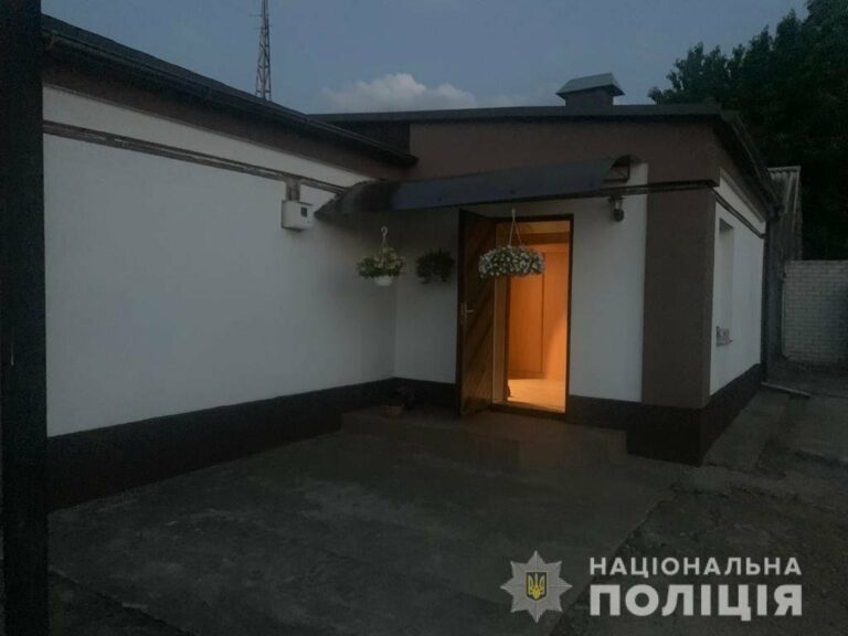 На Дніпропетровщині затримали чоловіка: увірвався в будинок і вкрав телефон