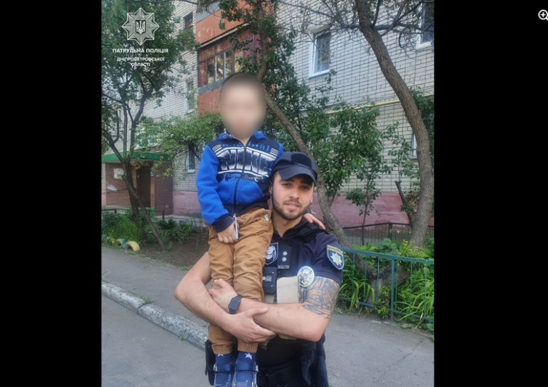 У Дніпрі загубився 5-річний хлопчик: малий плакав, бо загубив маму