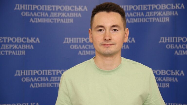У Дніпрі переселенцям видали учнівські квитки і продовжили дію старих для школярів міста