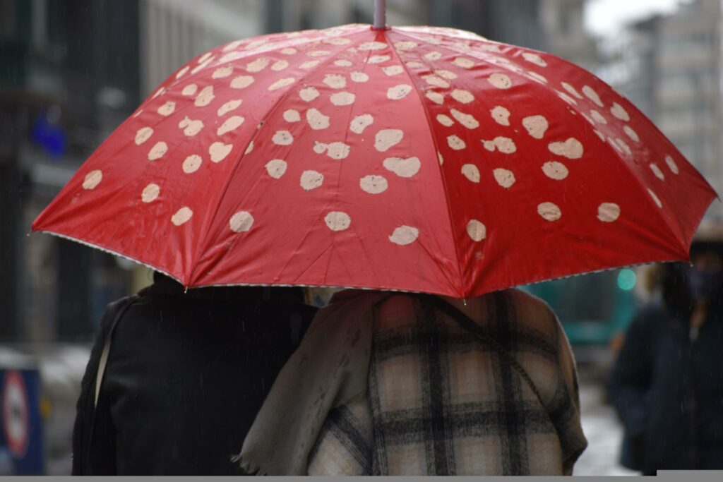 Грози з дощем накриють Дніпро та область до кінця тижня Перший рівень небезпечності: у Дніпрі та області очікуються град та шквали