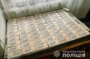 Наркотики, зброю та боєприпаси вилучили поліцейські під Дніпром під час обшуку у 35-річного чоловіка