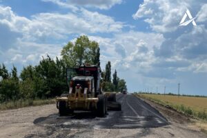 На Дніпропетровщині ремонтують одну з найдовших доріг