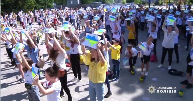 На Дніпропетровщині поліцейські разом з дітьми встановили Національний рекорд України (ВІДЕО)