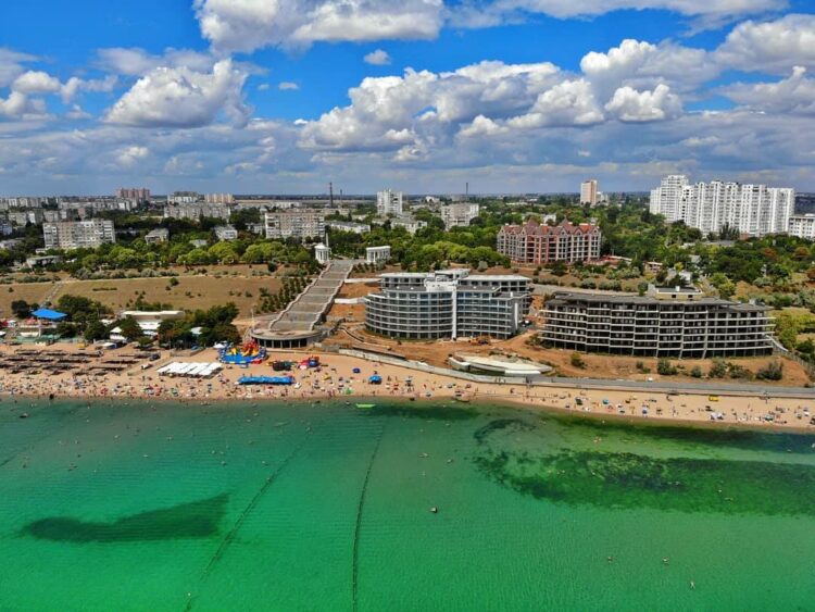 Пляжі під забороною та басейни просто неба: чи реально відпочити у 2022 в Чорноморську