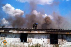 Зруйновано склади із зерном: ворог не припиняє обстріли Криворізького району