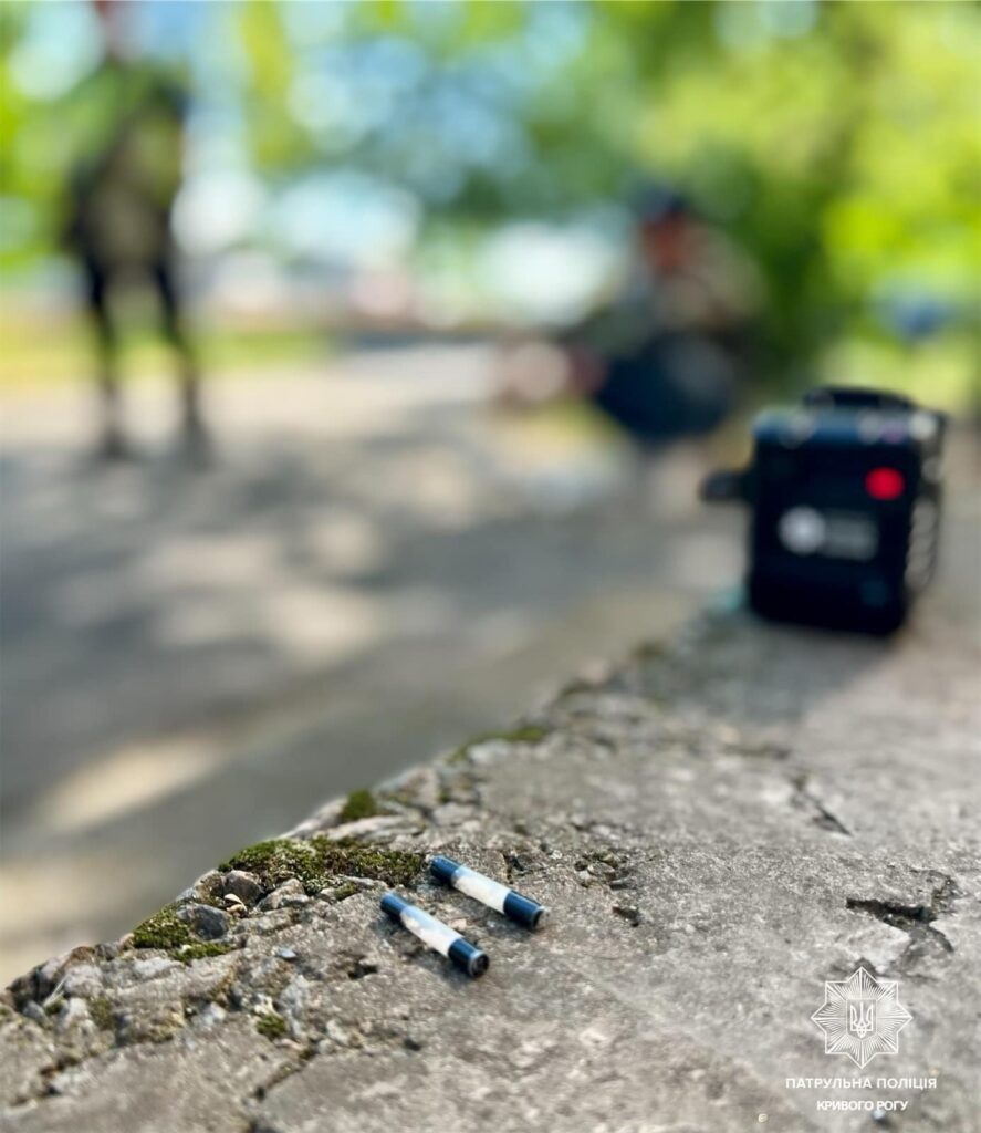 Ховав наркотики у роті: на Дніпропетровщині на вулиці затримали чоловіка Ховав наркотики у роті: на Дніпропетровзині затримали чоловіка