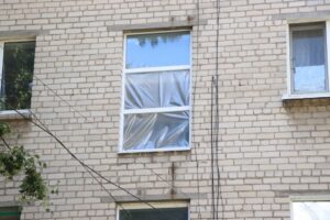 Ракети вдарили по Дніпру: у будинках ліквідують наслідки ворожої атаки (Фото)