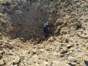 На Дніпропетровщині рятувальники знайшли велику воронку від ракети