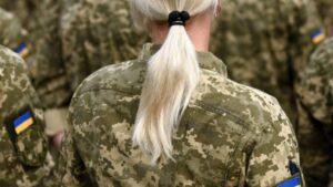 Мобілізація жінок: стало відомо, чи зможуть українки виїжджати за кордон