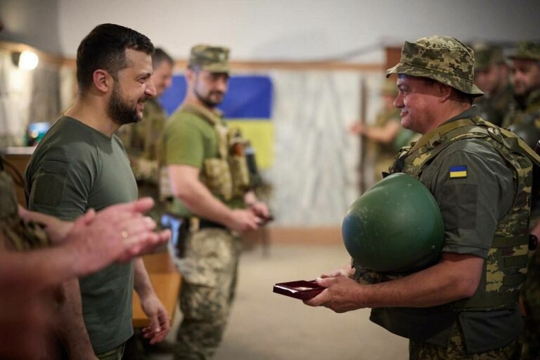 Володимир Зеленський побував на передовій і відвідав Дніпропетровщину