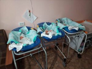 У Дніпрі в пологому будинку народилась трійня – троє хлопчиків (ФОТО)