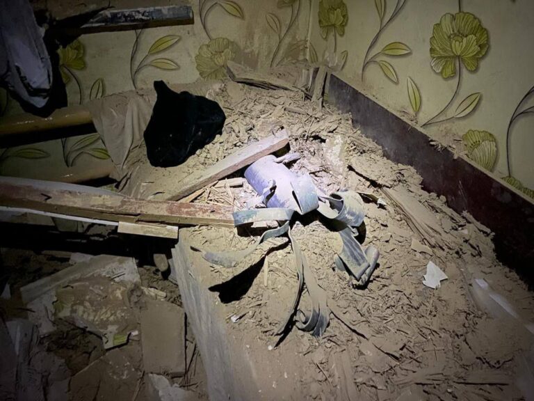 Нічний обстріл Дніпропетровщини: снаряд від граду прилетів у дитяче ліжко (фото)