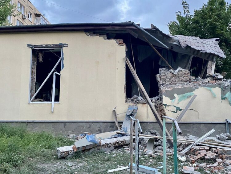 Російські війська обстріляли чотири райони Дніпропетровщини: є загиблі, поранені, зруйновані житлові будинки