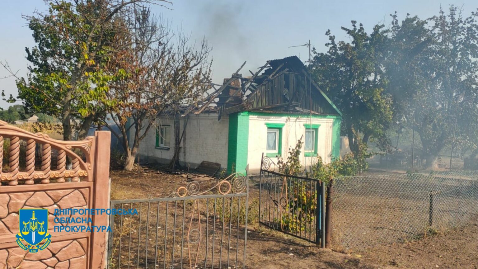 Масований ворожий обстріл Дніпропетровщини: з`явились фото з місця трагедії