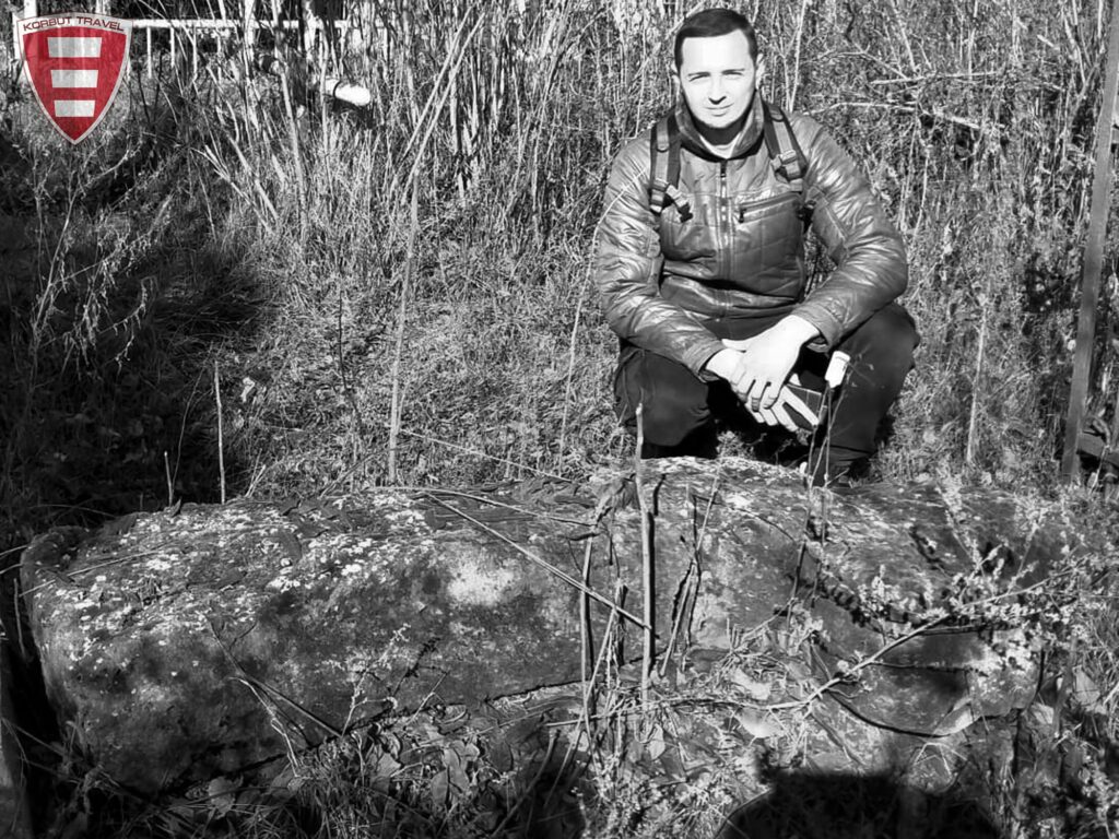 На Дніпропетровщині знайшли велетенський старовинний кам’яний хрест (ФОТО, ВІДЕО) На Дніпропетровщині знайшли велетенський старовинний кам'яний хрест (ФОТО, ВІДЕО)