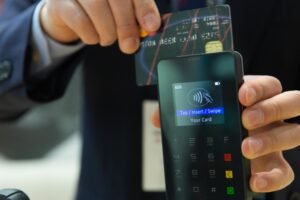 Найвигідніші картки для зняття готівки в Україні