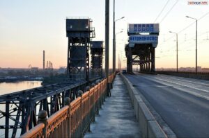 У Дніпрі закриють Амурський міст: як буде ходити транспорт