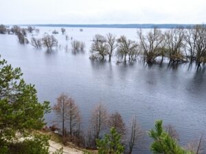 Дніпро може вийти з берегів: у Дніпропетровській області оголосили помаранчевий рівень небезпеки