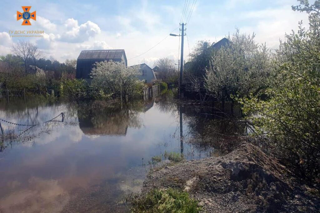 Помаранчевий рівень небезпеки через підтоплення - Дніпро Регіон