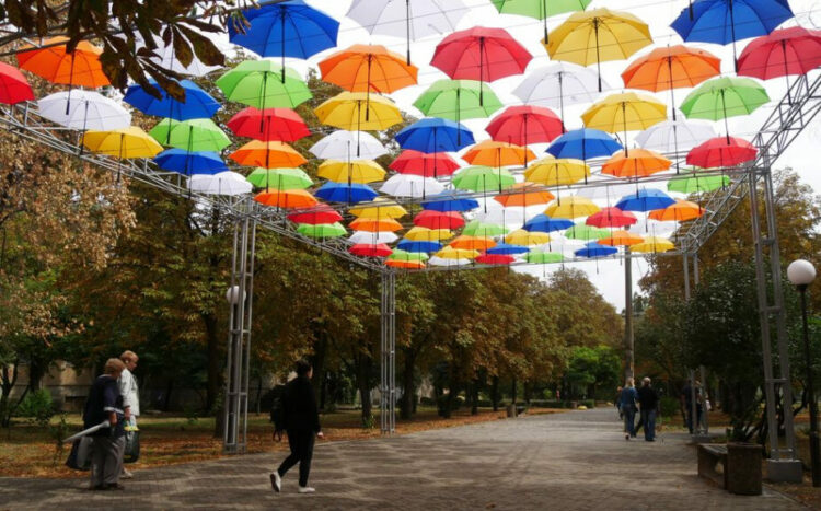 На Дніпропетровщині створили алею повітряних парасольок