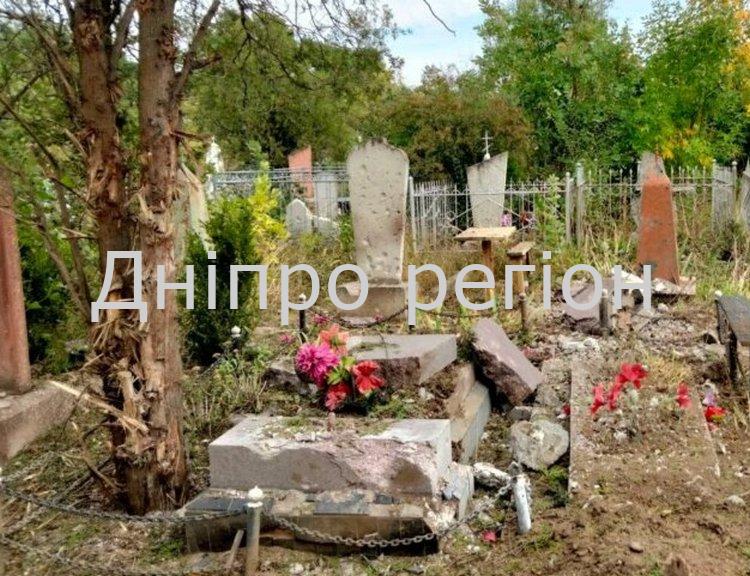 Тероризують і живих, і мертвих: у Дніпропетровській області людям заборонили йти на кладови-ща через обстріли Тероризують і живих, і мертвих: у Дніпропетровській області людям заборонили йти на кладови-ща через обстріли