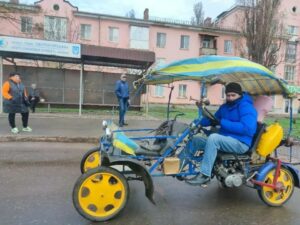На джипівських колесах: на Дніпропетровщині помітили мотобаггі у патріотичних кольорах