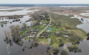 Затопило храм і велику базу відпочинку: у Дніпрі і області погіршується ситуація з підтопленнями через паводки