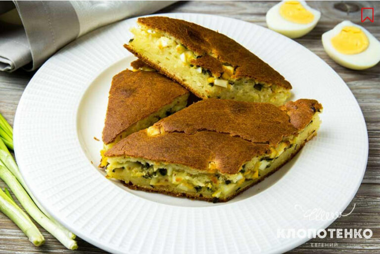 Заливний пиріг з цибулею і яйцем: рецепт від Євгена Клопотенка