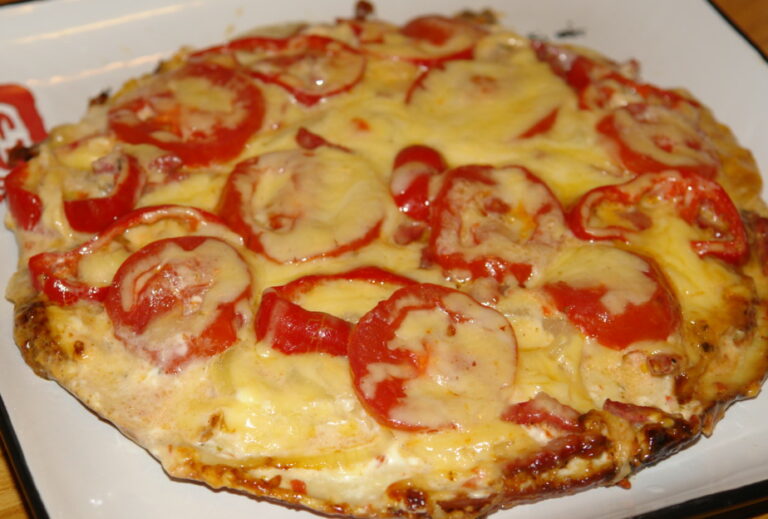 Рецепт швидкої піци на сковороді: навіть руки не будуть в муці