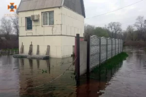 Дніпро вийшов з берегів: в регіоні затоплено більше 150 будинків (Фото)