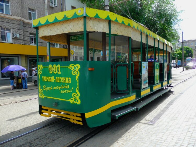 Сьогодні у Дніпрі на історичний маршрут виходить ретро трамвай: графік роботи та вартість квитка