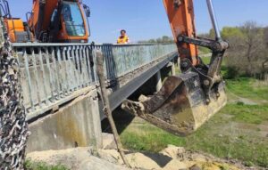 У Дніпропетровській області відновлюють мости та шляхопроводи (Фото)