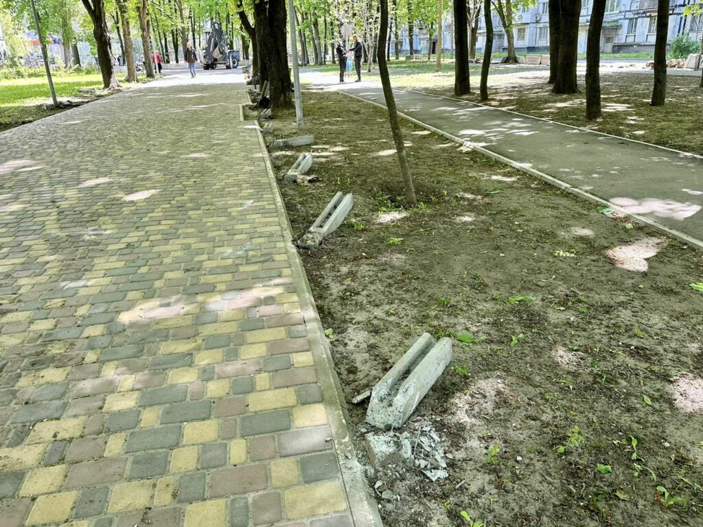 У Дніпрі розібрали бетонний паркан у сквері Янгеля: що відбувається