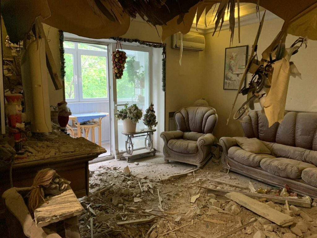 Сусіди сказали, що квартири більше не має: власник зруйнованого житла про падіння уламків во-рожої ракети