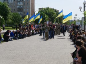 Хлопцю було лише 22: у Покрові на колінах попрощалися з молодим Героєм