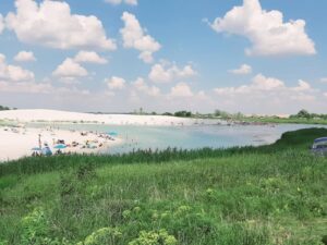 Сезон стартував: дніпряни масово їдуть на «Вільногірські Мальдіви»