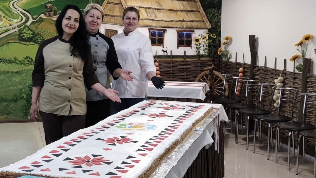 У Дніпрі виготовили торт у формі вишитого рушника - Дніпро Регіон