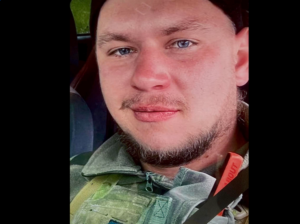 Один син загинув, другий – в рашистському полоні: у Новомосковську попрощалися з загиблим Героєм